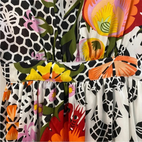 Bar 111 Sheer Floral print dress L. w/lining.  4 button back closure w/open back - Picture 2 of 9